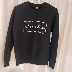 black psalm 95:1 made to worship crewneck